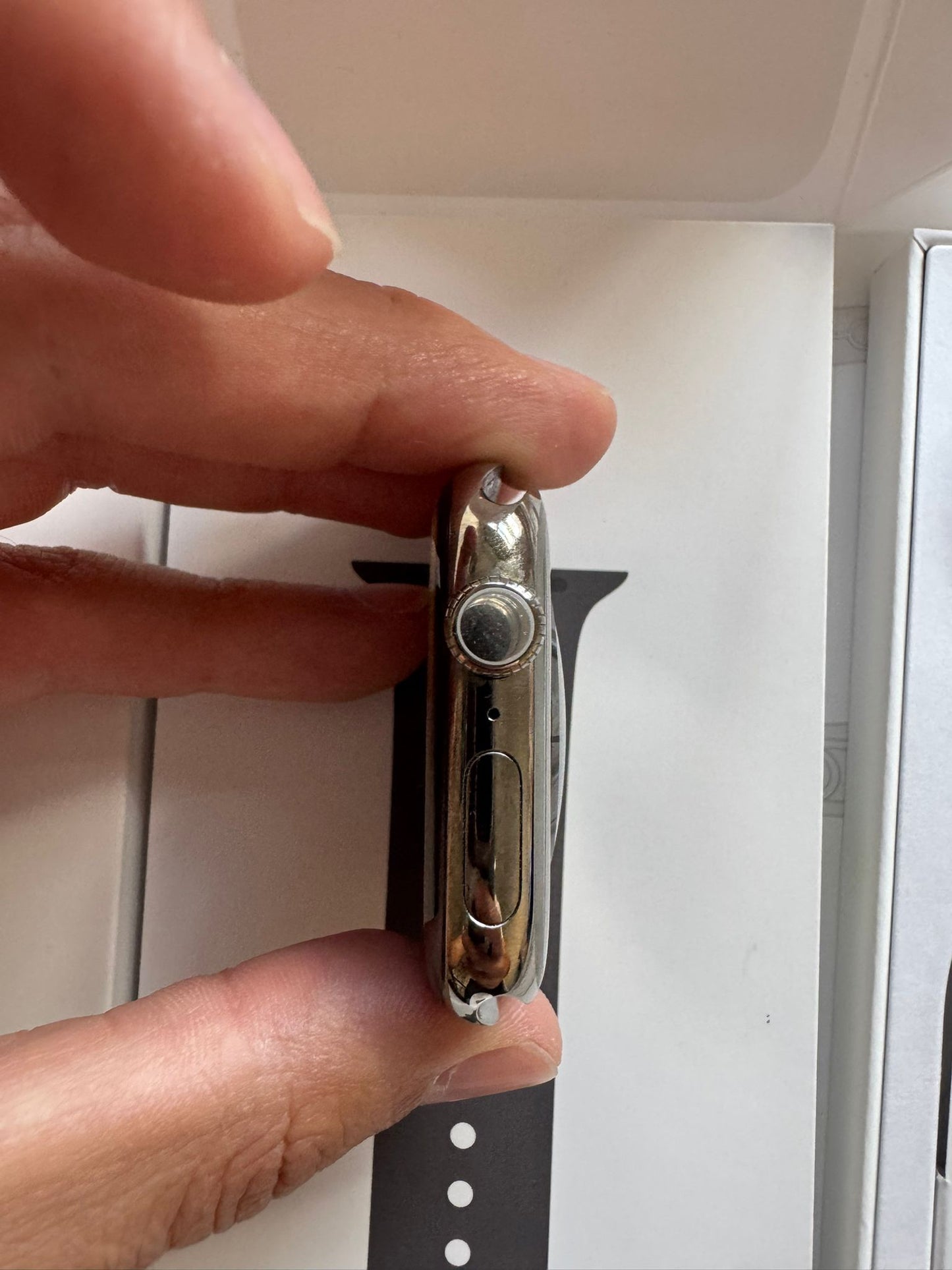 Apple Watch 10 46mm Natural Titanium