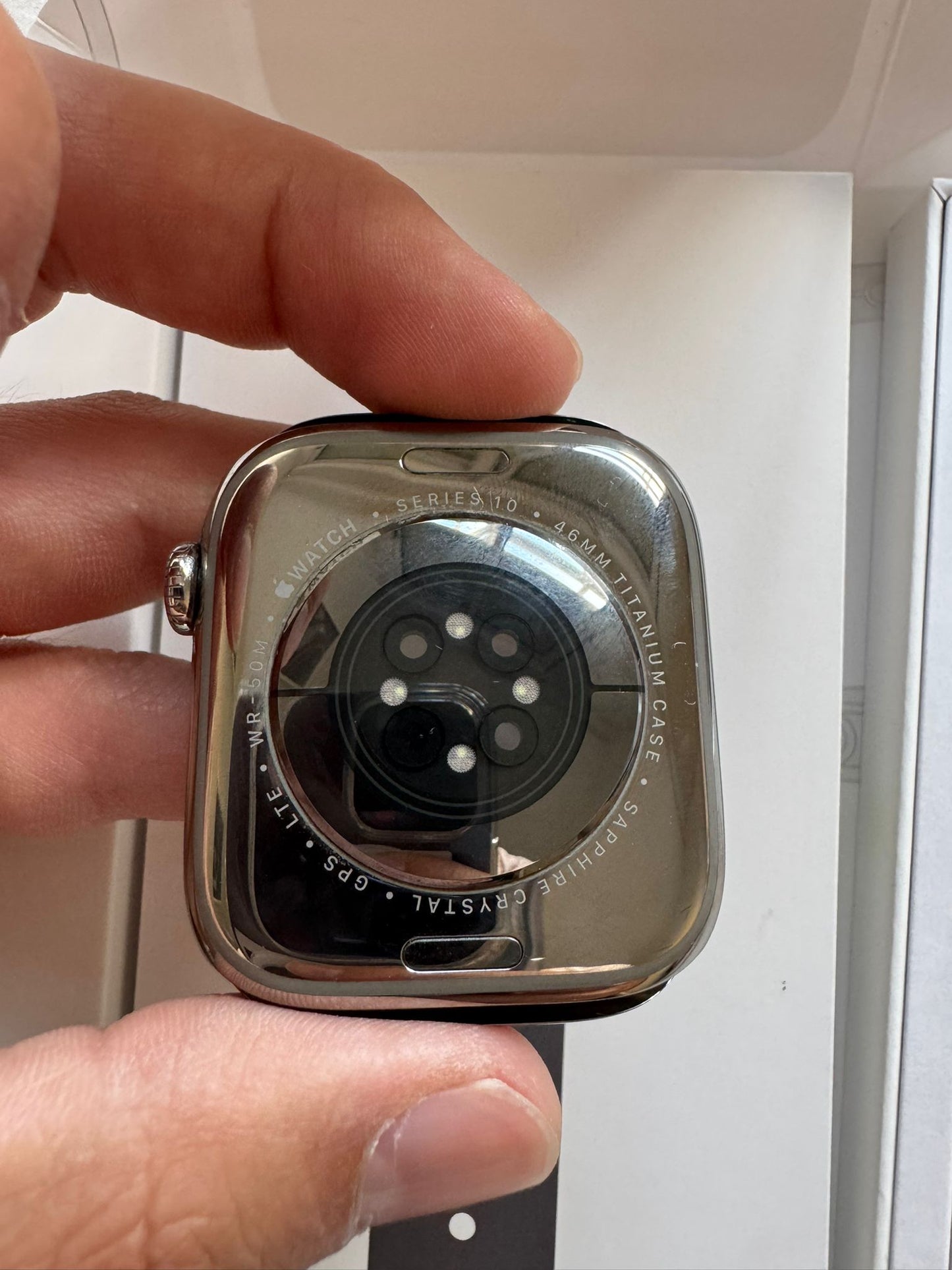 Apple Watch 10 46mm Natural Titanium