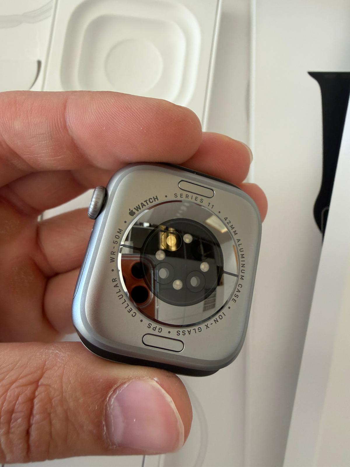 Apple Watch 11 42mm CEL
